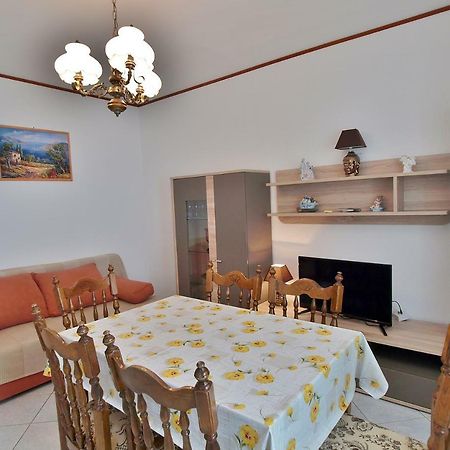 Apartmani Andelo I Ruzica Mundanije Luaran gambar