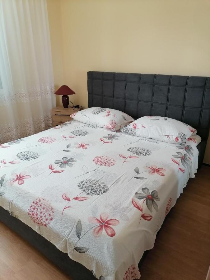 Apartmani Andelo I Ruzica Mundanije Luaran gambar