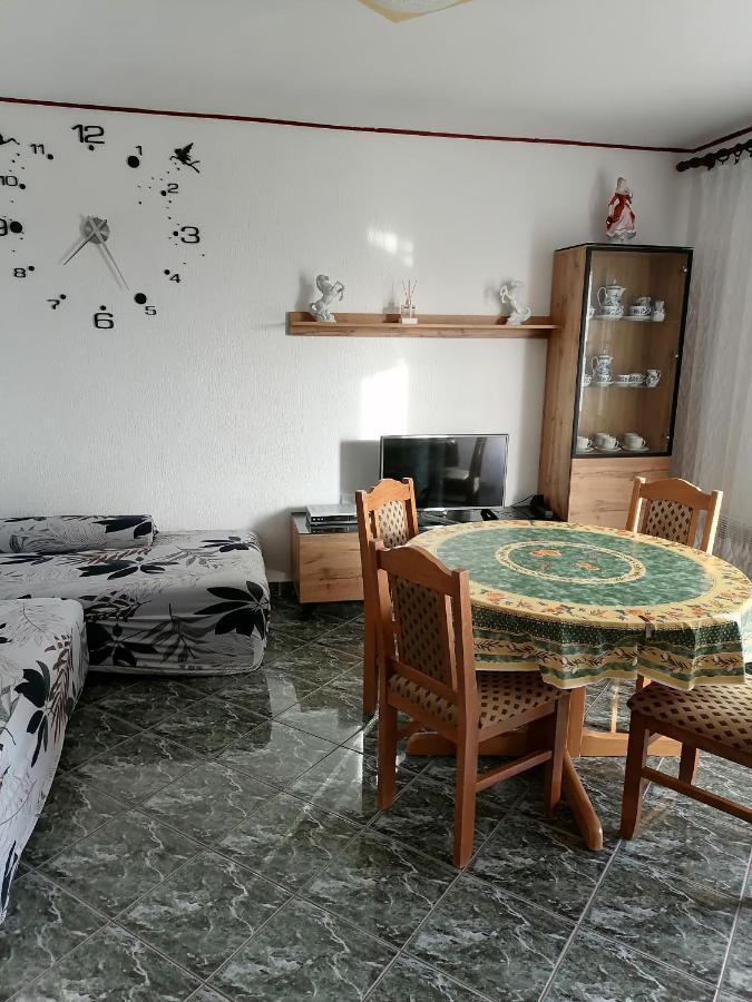 Apartmani Andelo I Ruzica Mundanije Luaran gambar