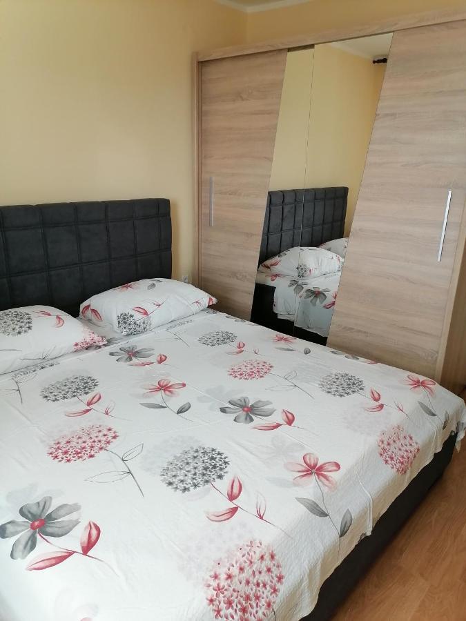 Apartmani Andelo I Ruzica Mundanije Luaran gambar