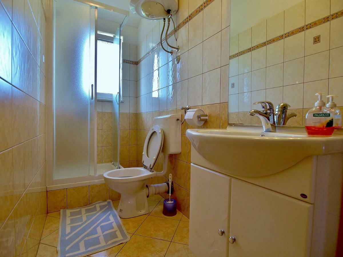 Apartmani Andelo I Ruzica Mundanije Luaran gambar