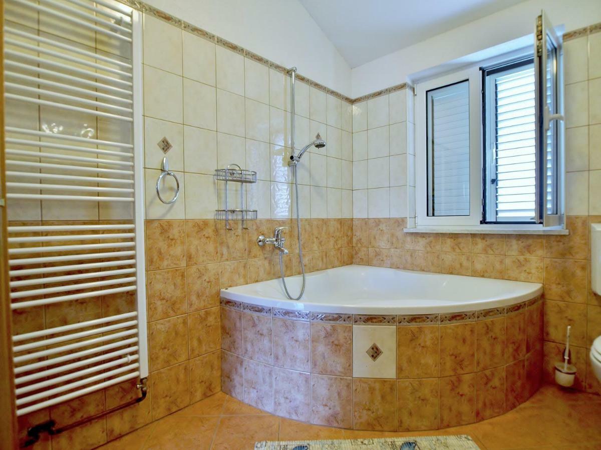 Apartmani Andelo I Ruzica Mundanije Luaran gambar