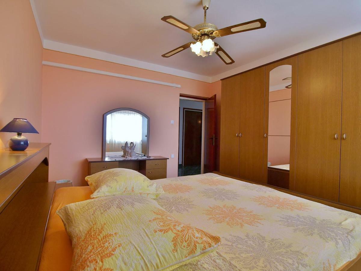 Apartmani Andelo I Ruzica Mundanije Luaran gambar