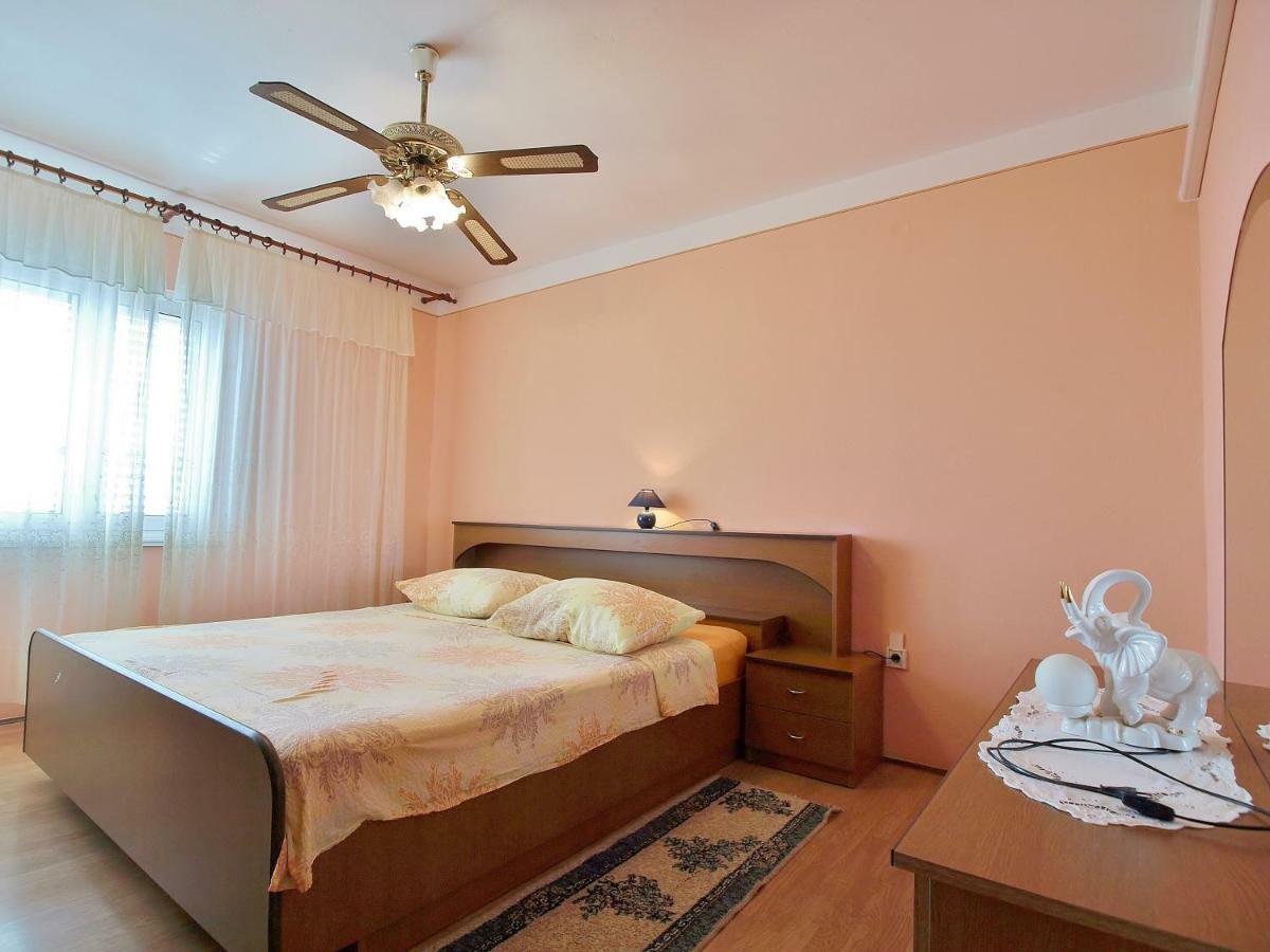 Apartmani Andelo I Ruzica Mundanije Luaran gambar