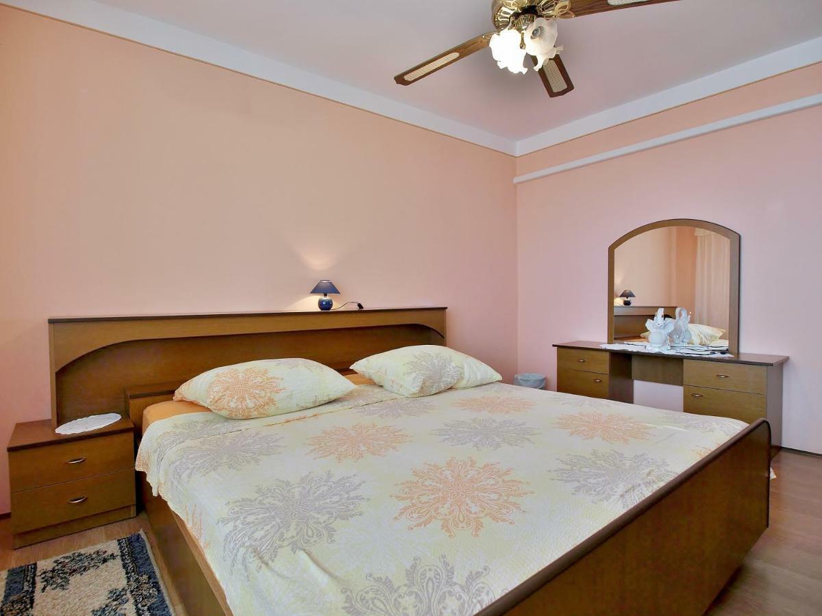 Apartmani Andelo I Ruzica Mundanije Luaran gambar