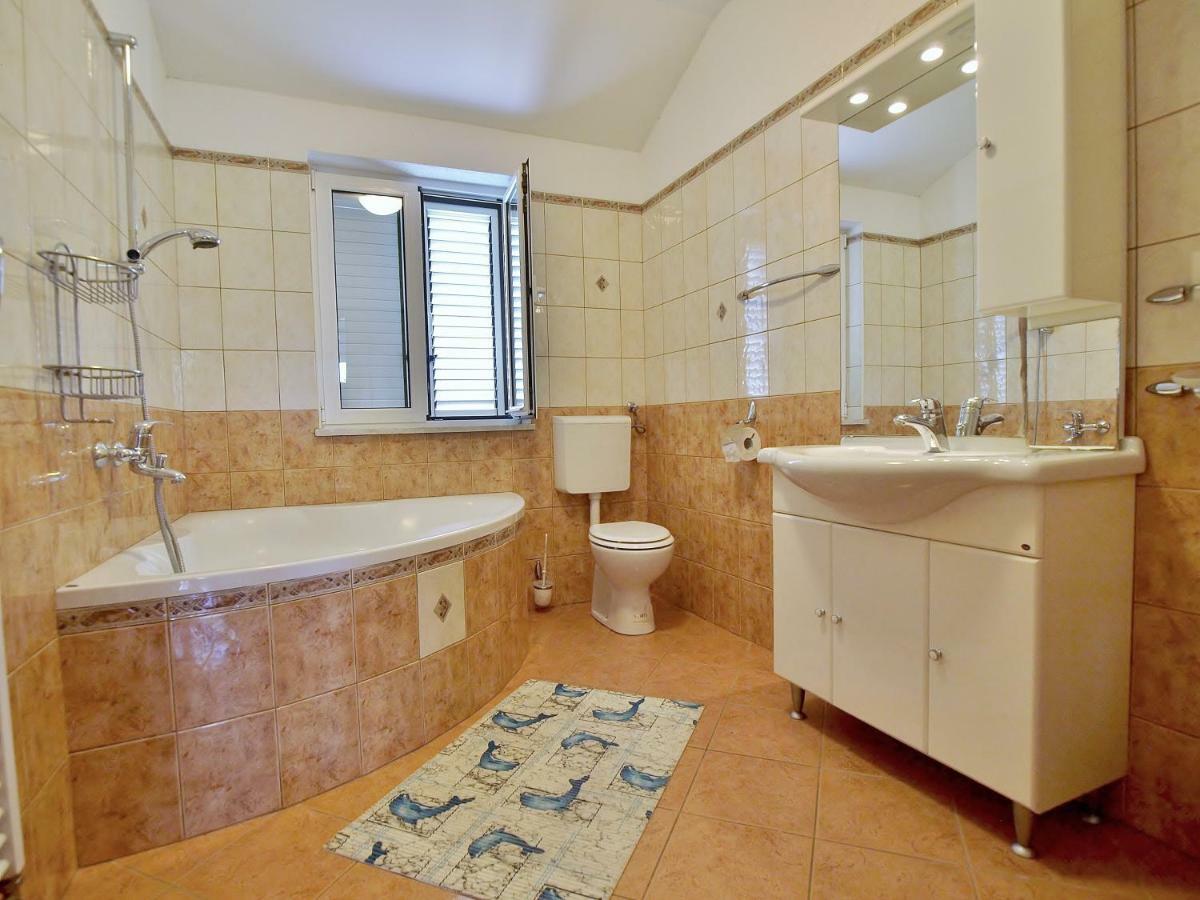 Apartmani Andelo I Ruzica Mundanije Luaran gambar