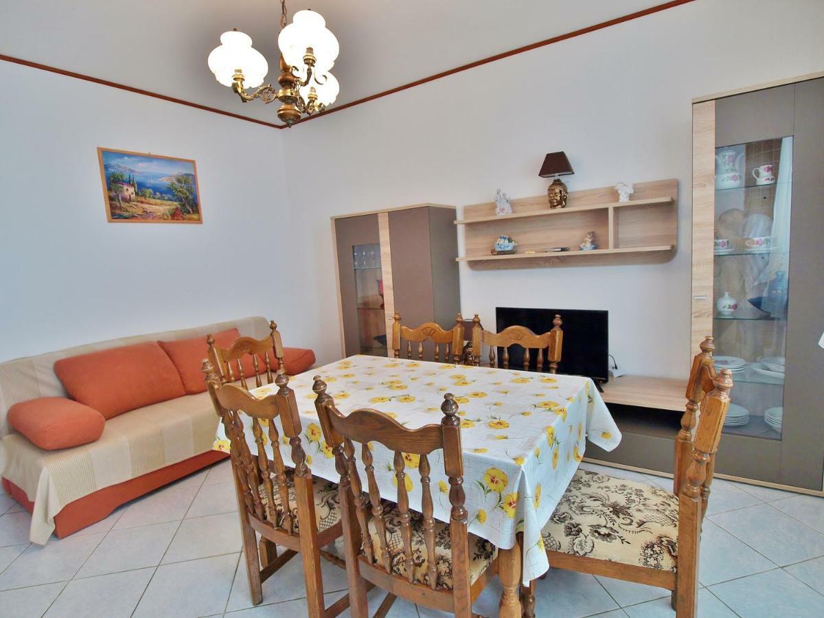 Apartmani Andelo I Ruzica Mundanije Luaran gambar